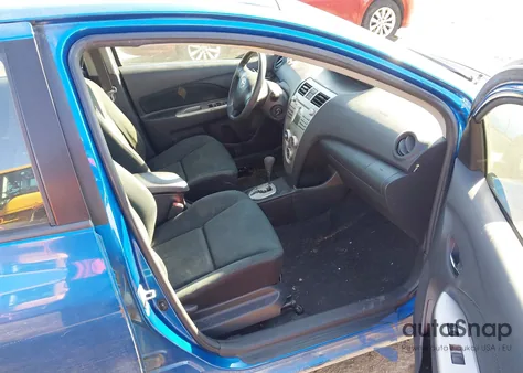 2010 Toyota Yaris z USA, uszkodzony, nr VIN JTDBT4K31A4079073